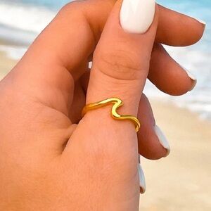 Gold Wave ring